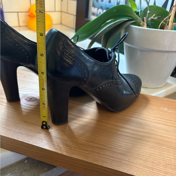 J.Crew high heel brogue shoes size 8.5 - Picture 5 of 6